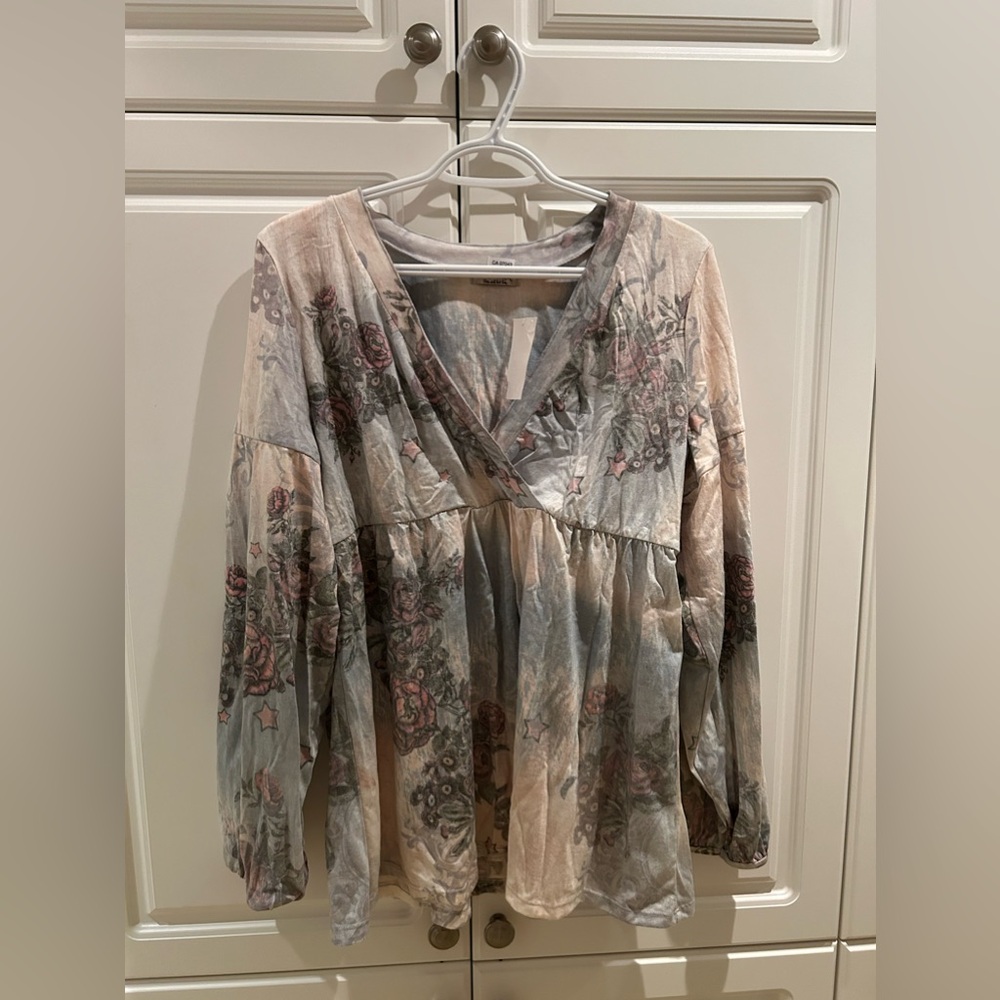 Ladies Top Size XL NWT